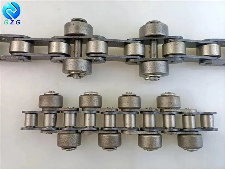 Chaîne de convoyeur avec rouleau extérieur